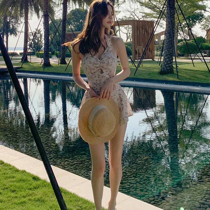 Floral Hanging Neck Swimsuit: