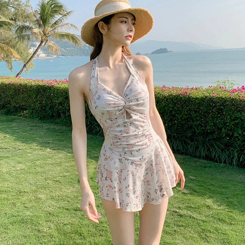 Floral Hanging Neck Swimsuit:
