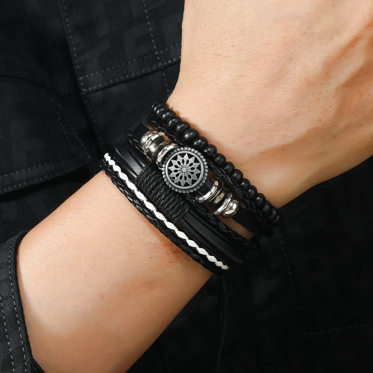 Men’s Leather Bracelet: 📿📿💎
